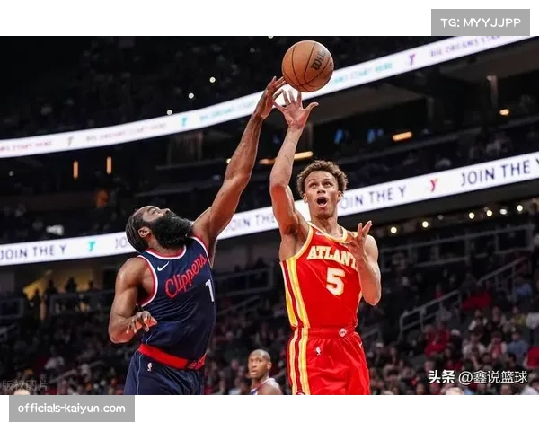 老鹰胜国王,特雷杨率队结束对手连胜势头